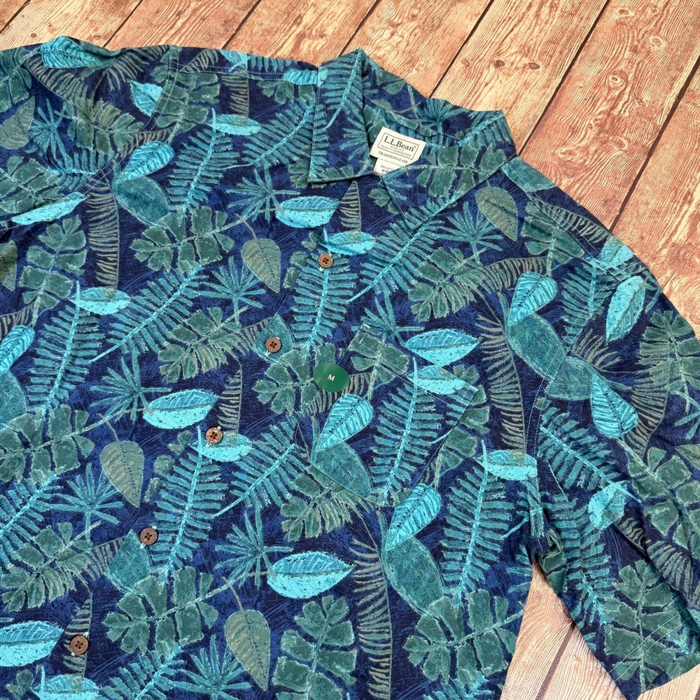 LL Bean Traditional Fit Button Up Shirt Mens Medium Blue Green Tropical Leaf